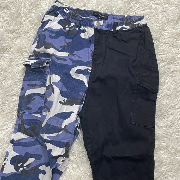 Almost Famous Blue Camo Cargo Pants Women’s 1XL - Picture 1 of 4
